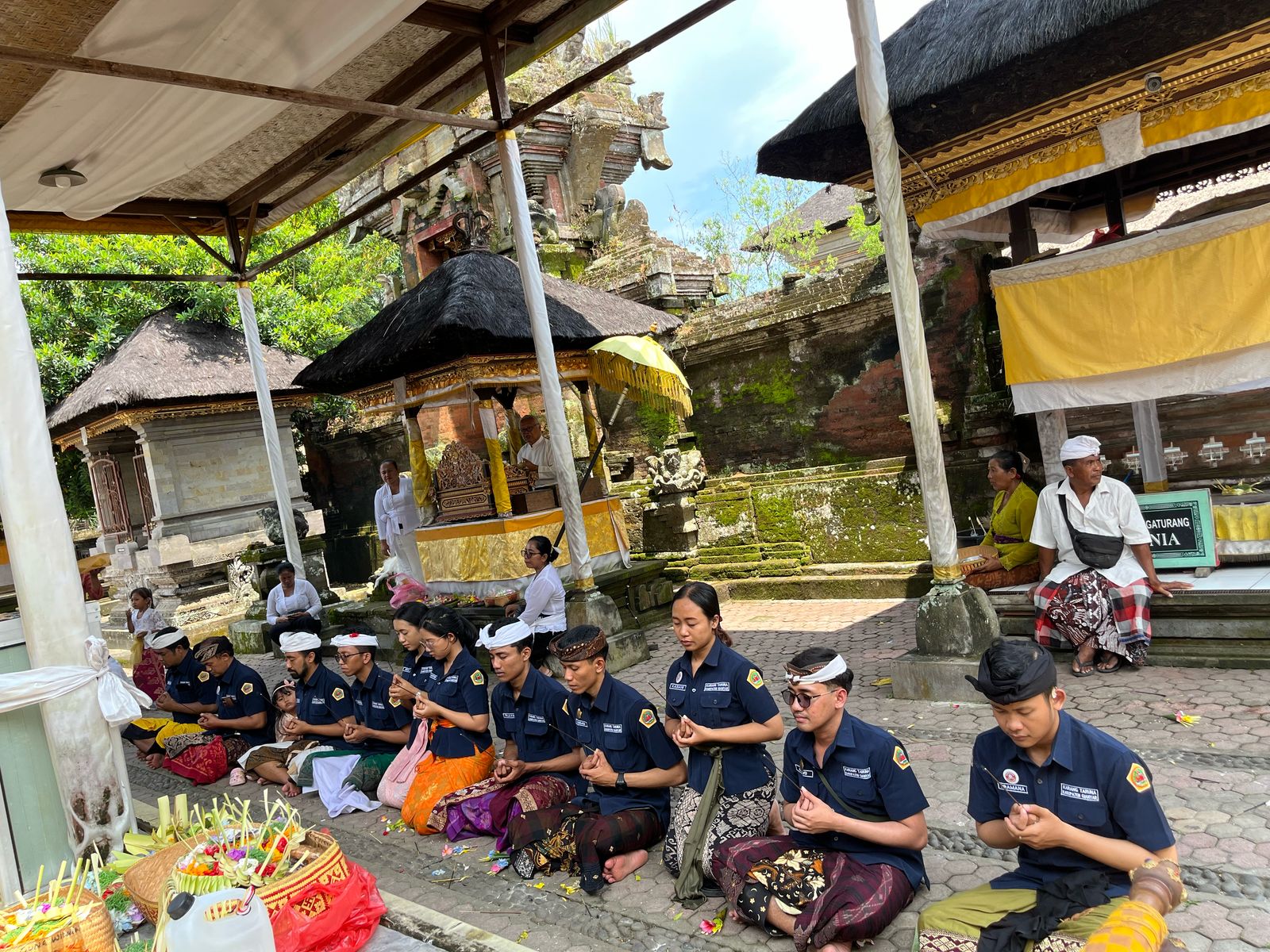 Karang Taruna Gianyar Jalani Prosesi Mejaya-Jaya di Pura Samuan Tiga