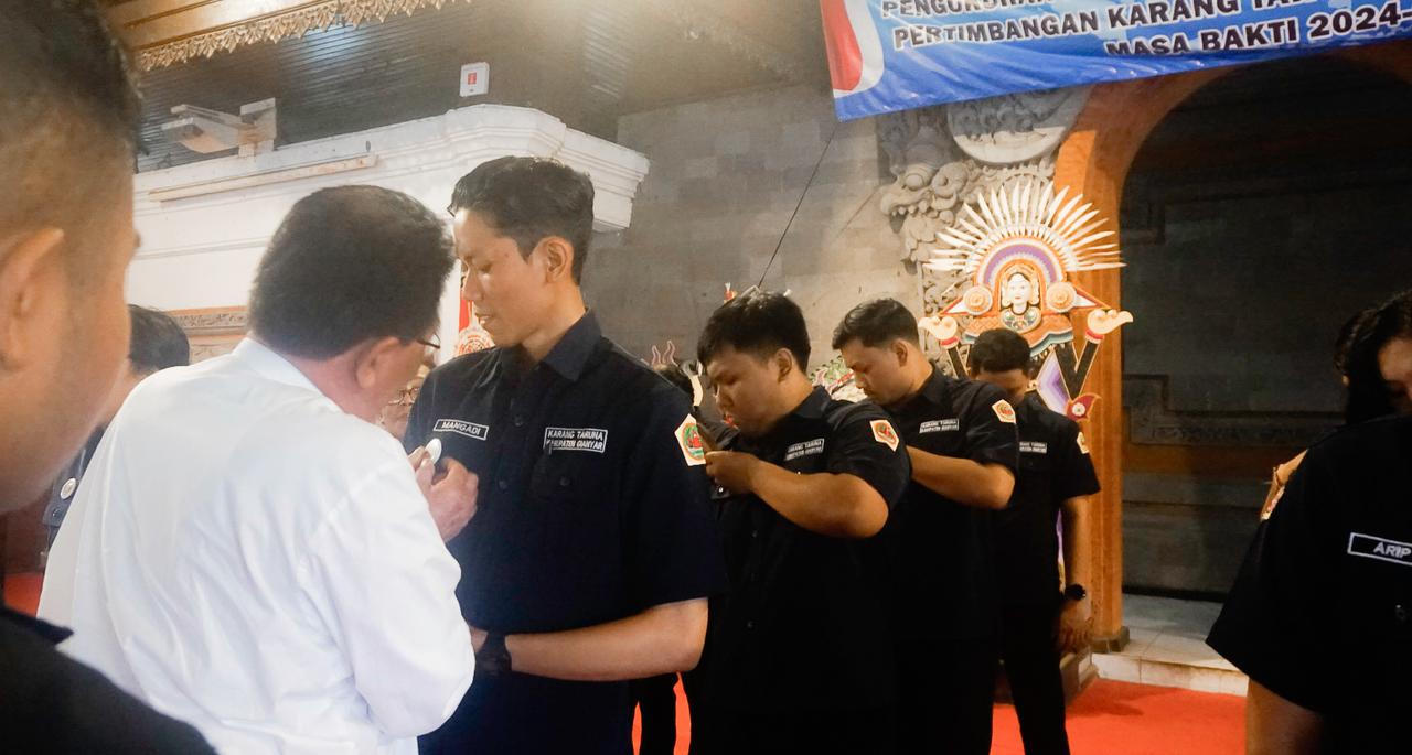 Penyematan Pin Pelantikan